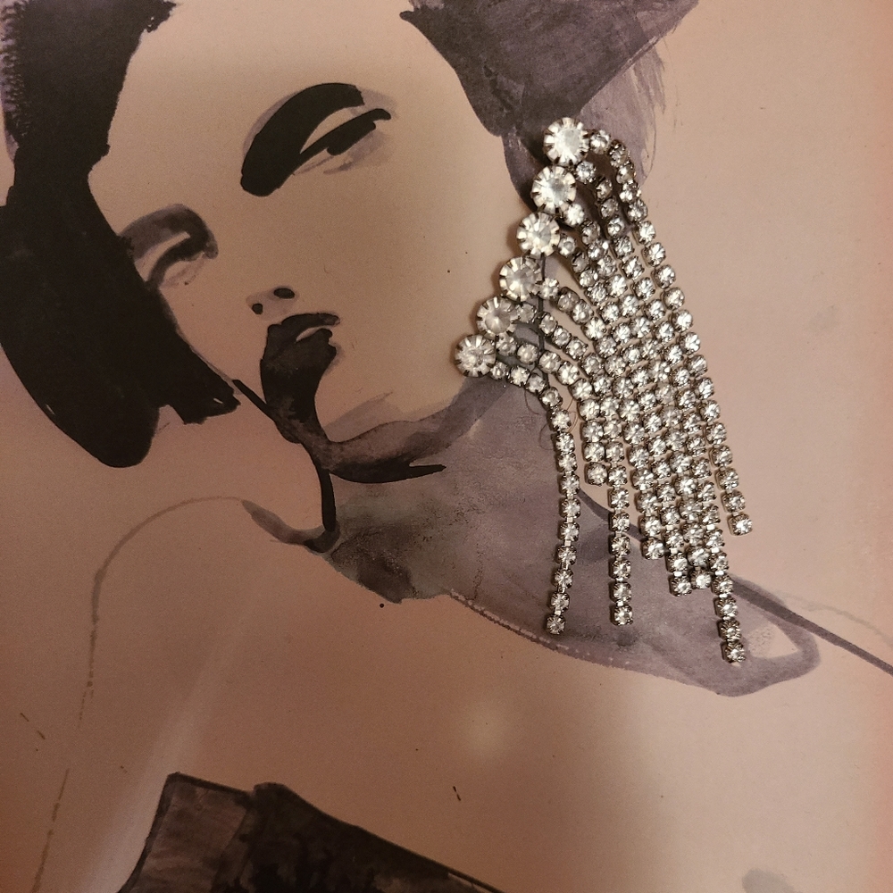 RIGHT EAR Ear Crawler Ear Cuff "IT GIRL"